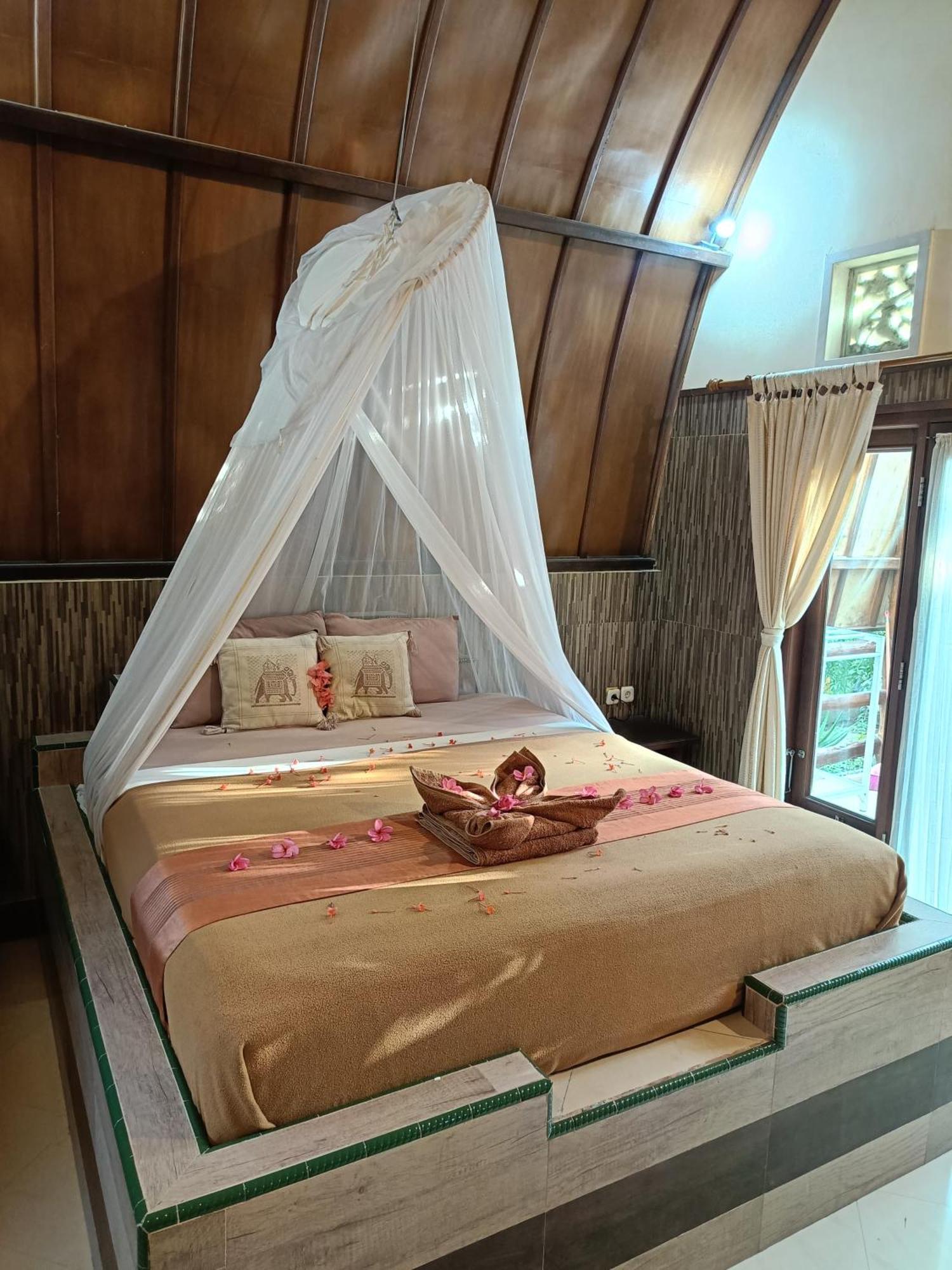 Noby Gili Lodge